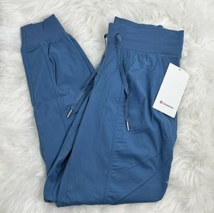 NWT Lululemon Dance Studio Jogger Size 4 Soft Denim SFDM